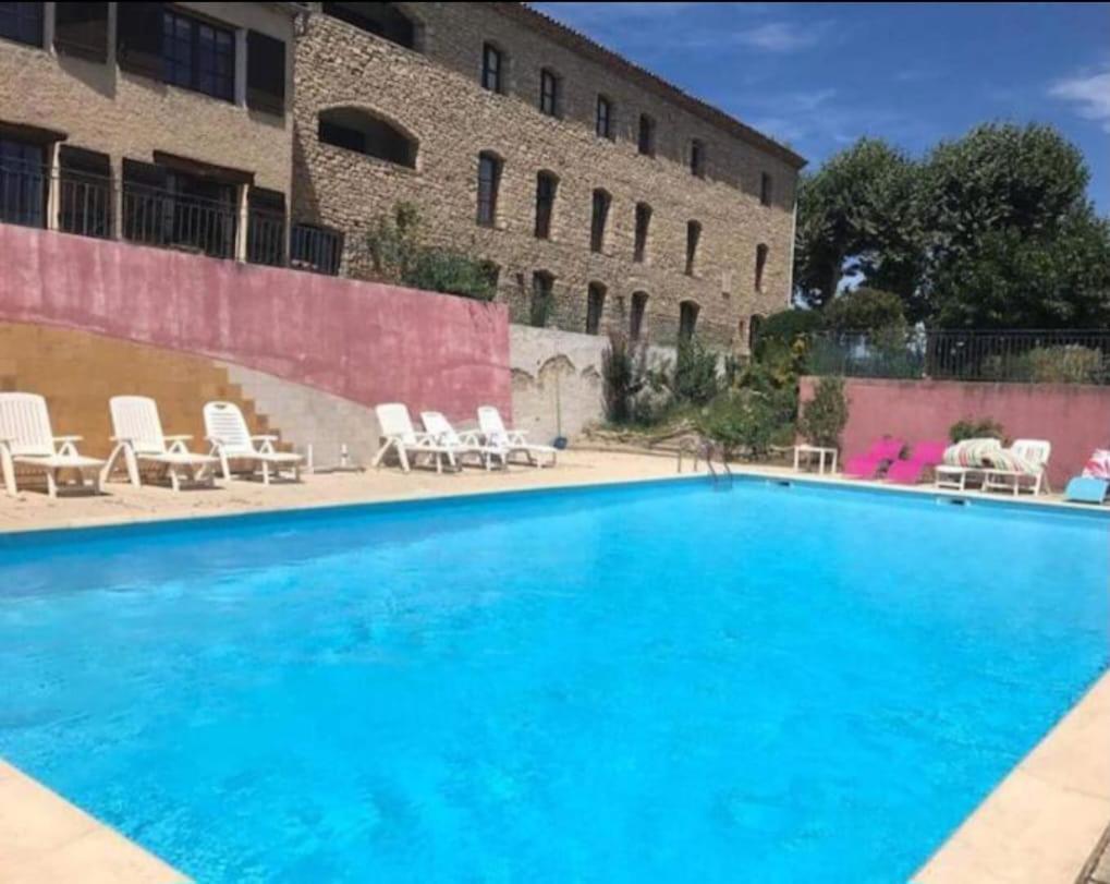 Logement D'Exception Pres Du Colorado Provencal Dans Une Residence Au Calme Avec Piscine Offrant Une Vue Imprenable Sur Le Luberon Depuis Sa Terrasse Viens Εξωτερικό φωτογραφία