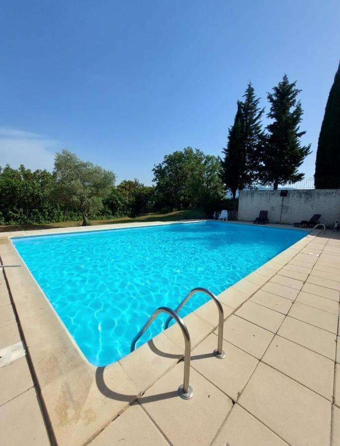 Logement D'Exception Pres Du Colorado Provencal Dans Une Residence Au Calme Avec Piscine Offrant Une Vue Imprenable Sur Le Luberon Depuis Sa Terrasse Viens Εξωτερικό φωτογραφία