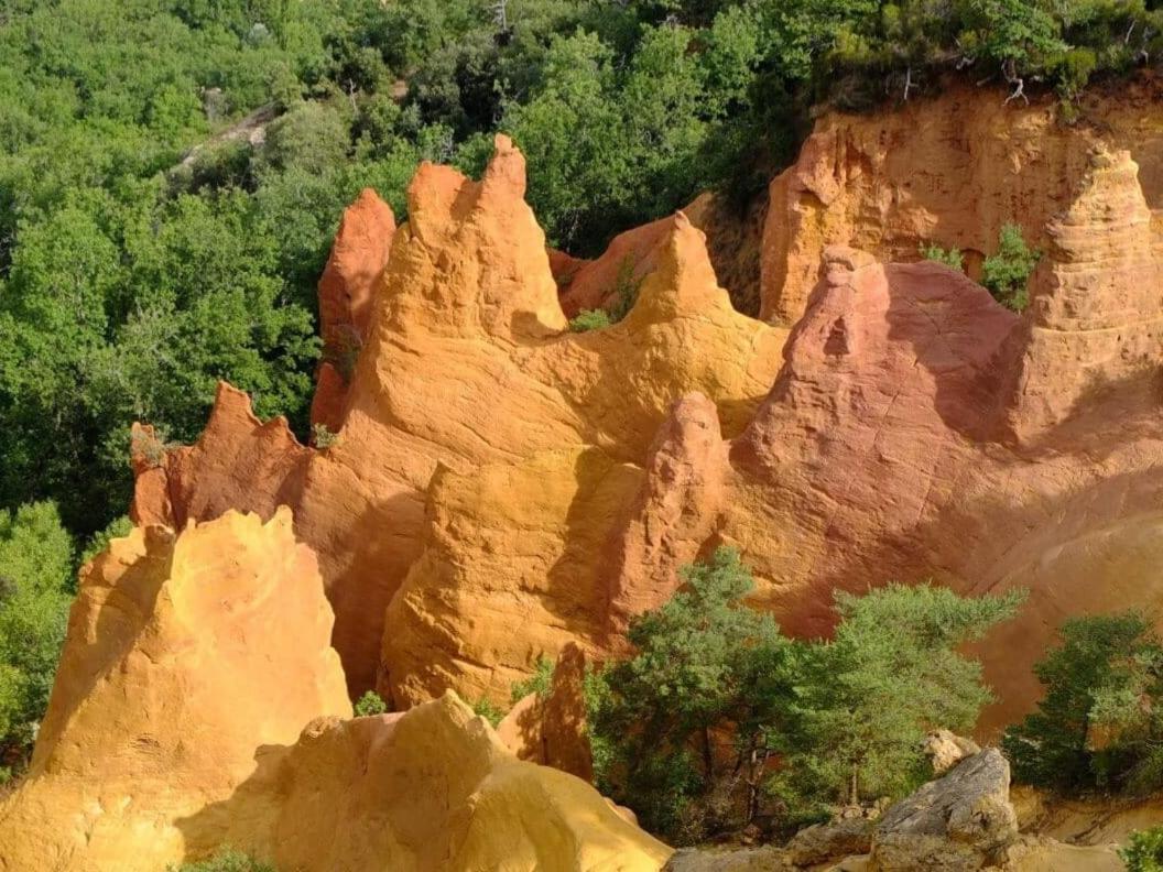 Logement D'Exception Pres Du Colorado Provencal Dans Une Residence Au Calme Avec Piscine Offrant Une Vue Imprenable Sur Le Luberon Depuis Sa Terrasse Viens Εξωτερικό φωτογραφία