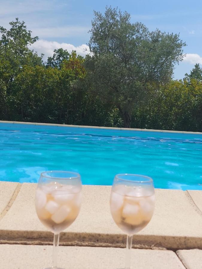 Logement D'Exception Pres Du Colorado Provencal Dans Une Residence Au Calme Avec Piscine Offrant Une Vue Imprenable Sur Le Luberon Depuis Sa Terrasse Viens Εξωτερικό φωτογραφία
