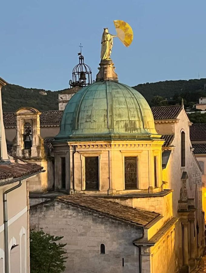 Logement D'Exception Pres Du Colorado Provencal Dans Une Residence Au Calme Avec Piscine Offrant Une Vue Imprenable Sur Le Luberon Depuis Sa Terrasse Viens Εξωτερικό φωτογραφία